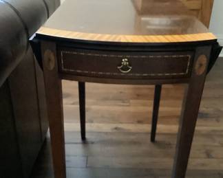 Federal style drop side table