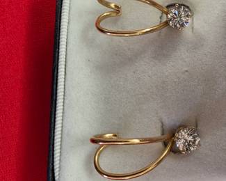 Gorgeous 1ct tw Diamond earrings 