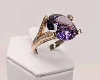 BB015 14K Gold Amethyst Ring