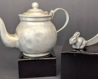 BB034 Antique Metal Kettle and Knife