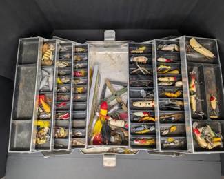 BB039 Incredible Vintage Tackle Box and Lure Collection