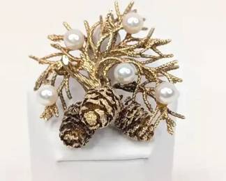 BB007 Gold and Cultured Pearl Pinecone Brooch