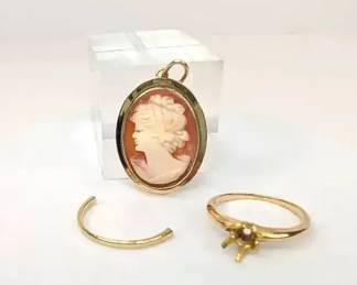BB019 Group of Gold Jewelry and Fragments