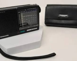 BB041 Panasonic RFB10 Pocket Radio and Case