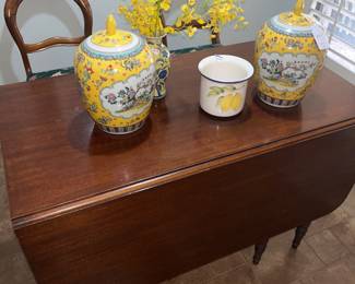 Ginger jar ,drop leaf table