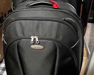  Samsonite luggage