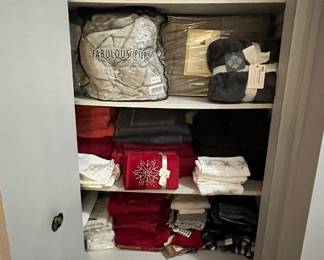 Blankets and throws 