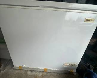 Magic Chef tub freezer