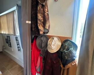 Men's jackets & hats