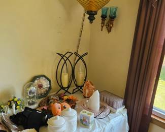 Miscellaneous decor, hanging light