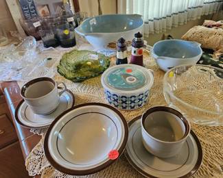 Vintage Pyrex bowls 