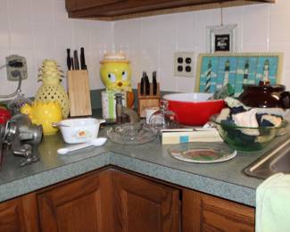 Kitchen Novelty Items, Grinder, Knives, Pyrex Bowl