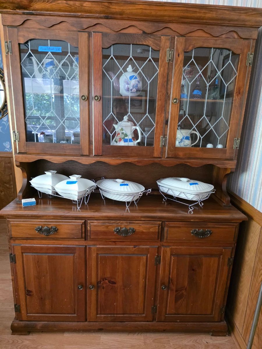 Nice china cabinet