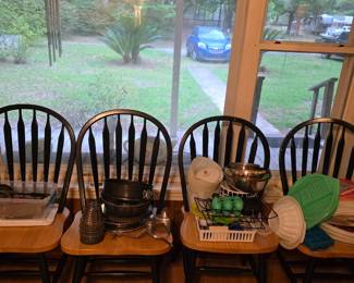 Set of 4 dining room chairs