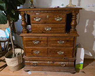 Chest of drawers