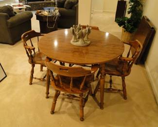 Solid wood table in perfect condition, for cards or eating