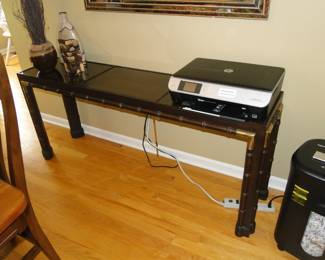 Another shot at that side table with printer and some fun decorative vases too