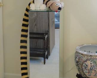 Medium sized mirror pedestal, with some very nice vintage crochet items too