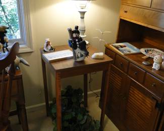 Nice tall wooden side table and glass and metal table lamp too