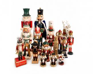 198 VintageNutcrackerCollectionChristmasHolidayDecor