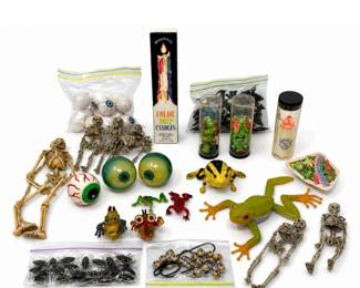62 VintageHalloweenNoveltyToyDecorationMixedLot
