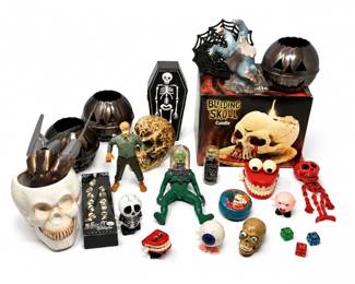178 VintageHalloweenNoveltyToyCreepyDecorMixedLot