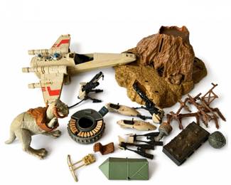 81 VintageStarWarsToyLotKennerXWingTauntaunAccessories