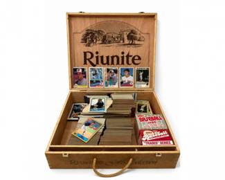 189 VintageBaseballCardCollectionInRiuniteCase
