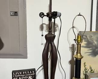 Medea Lionfoot Style  Lamp  