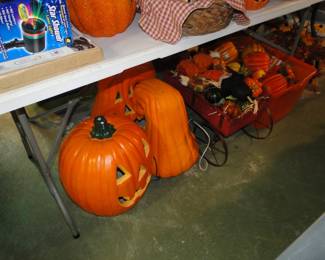 Back to the Halloween and Harvest decor
