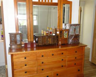 Yes the dresser and mirror are stunning
