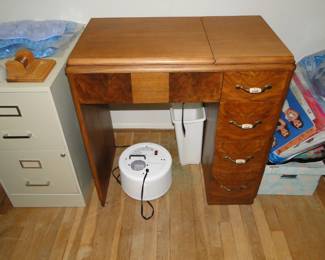 Sewing machine cabinet