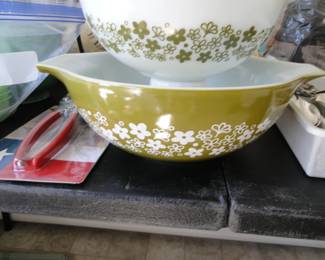 Large Pyrex bowl