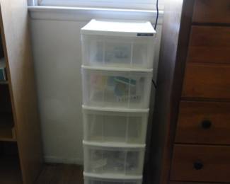 Plastic storage unit