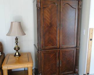 Large hutch