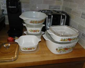 Vintage Pyrex casseroles