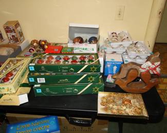 Lots of vintage Christmas items
