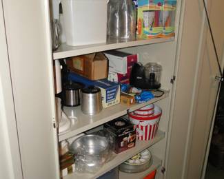 Yes all the items in this pantry is also for sale, and the storage unit is also for sale as well