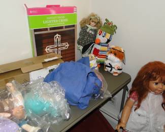 More assorted dolls and fun things. Is that little redheaded doll smiling now?