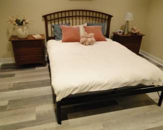 Thomasville, Queen bed and nightstands