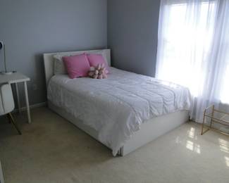 Full bed with everything included