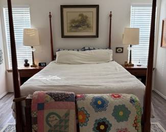 4 poster bed, quilts