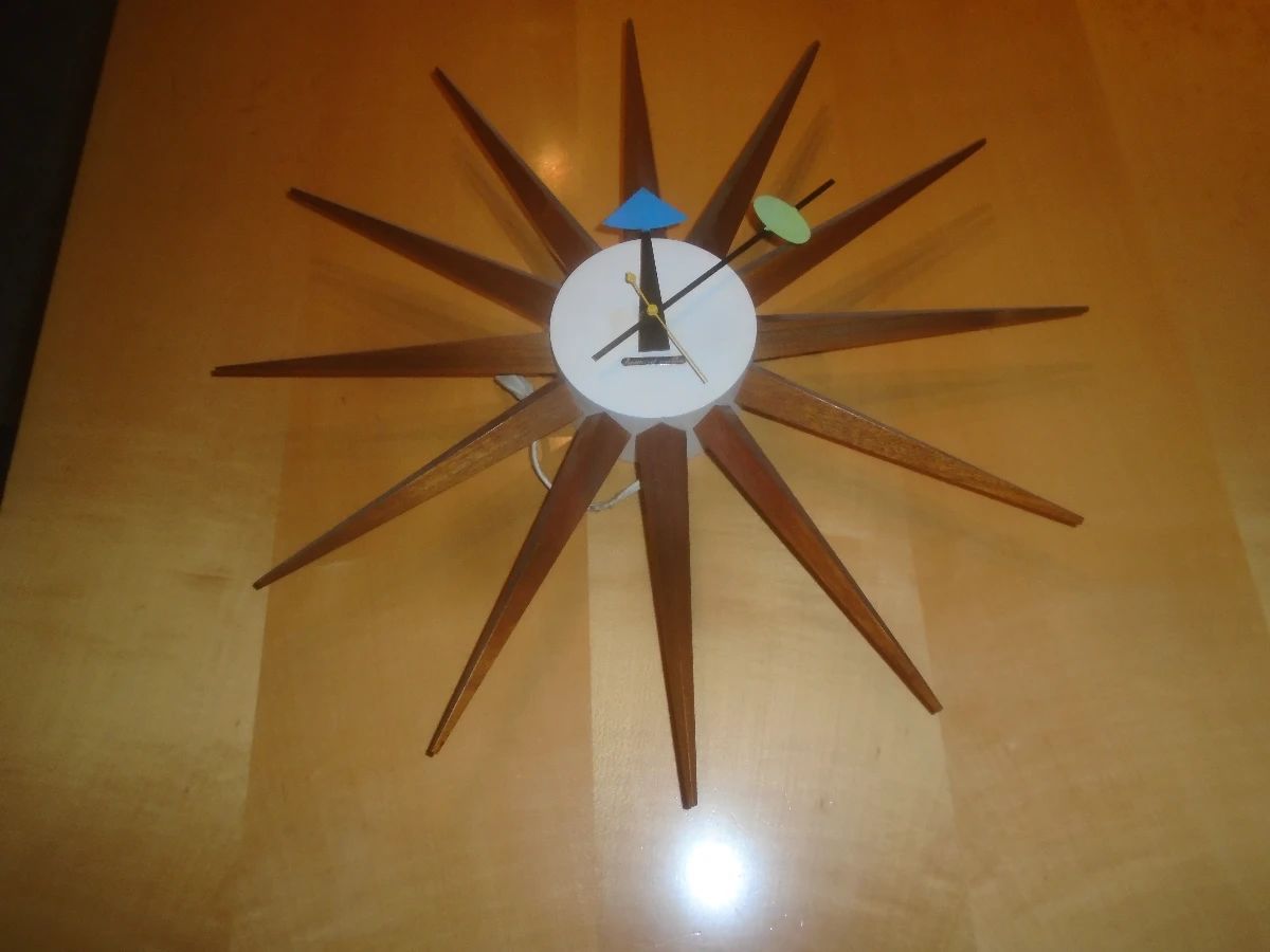 Howard Miller Starburst clock (working)