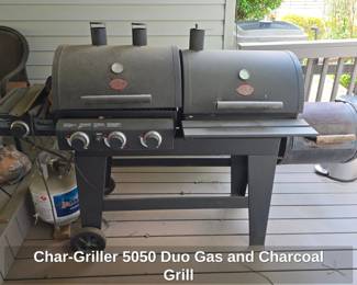 CharGriller Duo Gas and Charcoal Grill