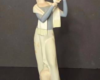 Lladro Girl with Dove Porcelain Figurine