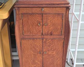 Victor Victrola VVXI Phonograph Cabinet
