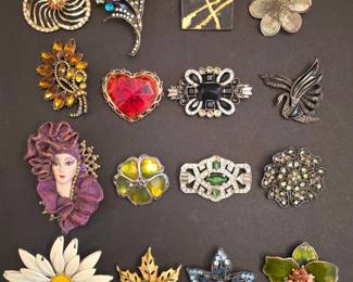 Assorted Vintage Brooches Collection