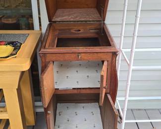 Victor Victrola VVXI Phonograph Cabinet fourth image