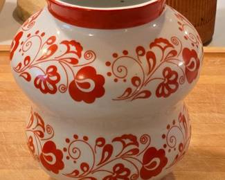 Pcs  Vase with Red Floral Motif