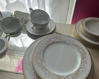 Noritake Fine China "Parklane" Pattern Dinnerware Set
